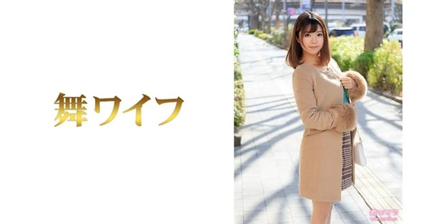 完美颜值女神级小姐姐下海3P淫乱大战 撩起裙子被墨镜男舔的啊啊叫 掰开美穴自慰起来 被轮流操要爽死了